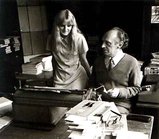dcera Marie a Ladislav Dvořák ve Slovanské knihovně, 1970, Praha 