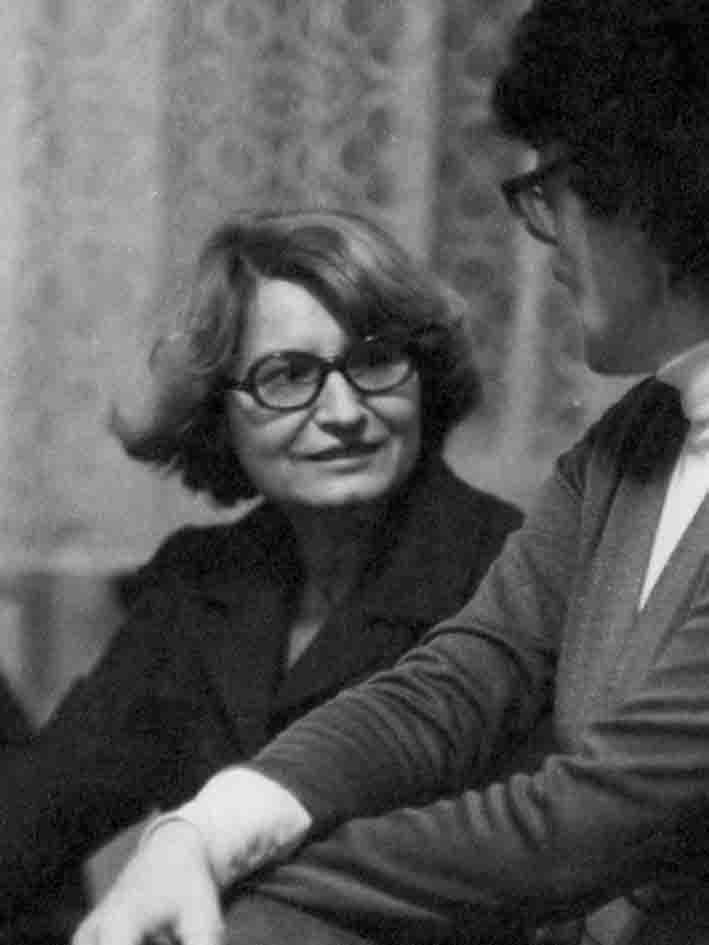 Zdena Koutenská v rozhovoru s Věrou Dvořákovou, oslava šedesátin Lad. Dvořáka, 1980, Praha