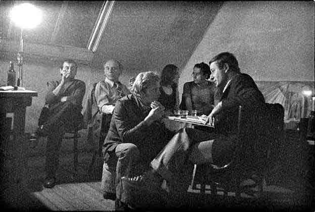 Libor Fára(?), Ladiskav Dvořák, Václav Havel, Markéta Hejná, Josef Topol, padesátiny Libora Fáry 1975, foto: Bohdan Holomíček